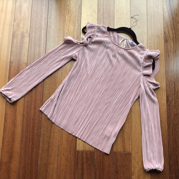 Ruffled cold shoulder top - Picture 6 of 8